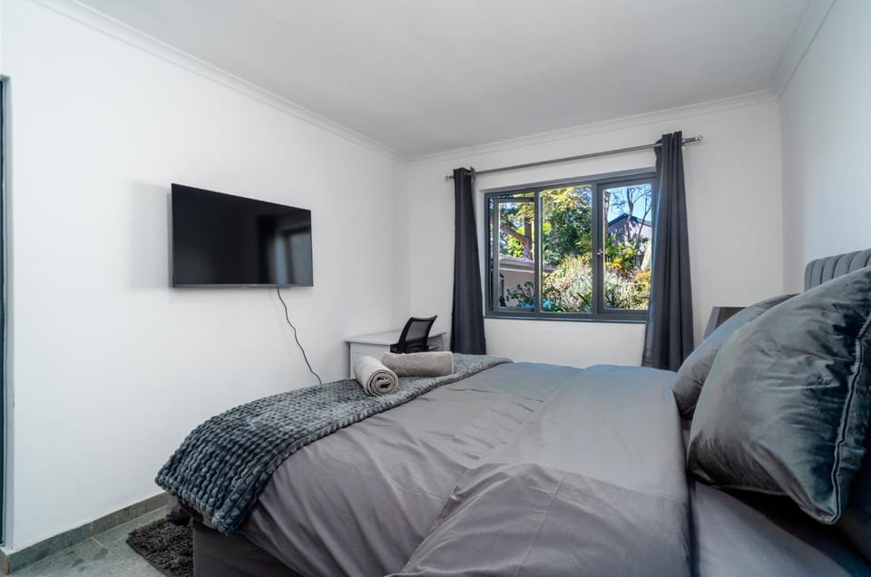 Bed, Photo of the whole room, Evening entertainment, Bedroom