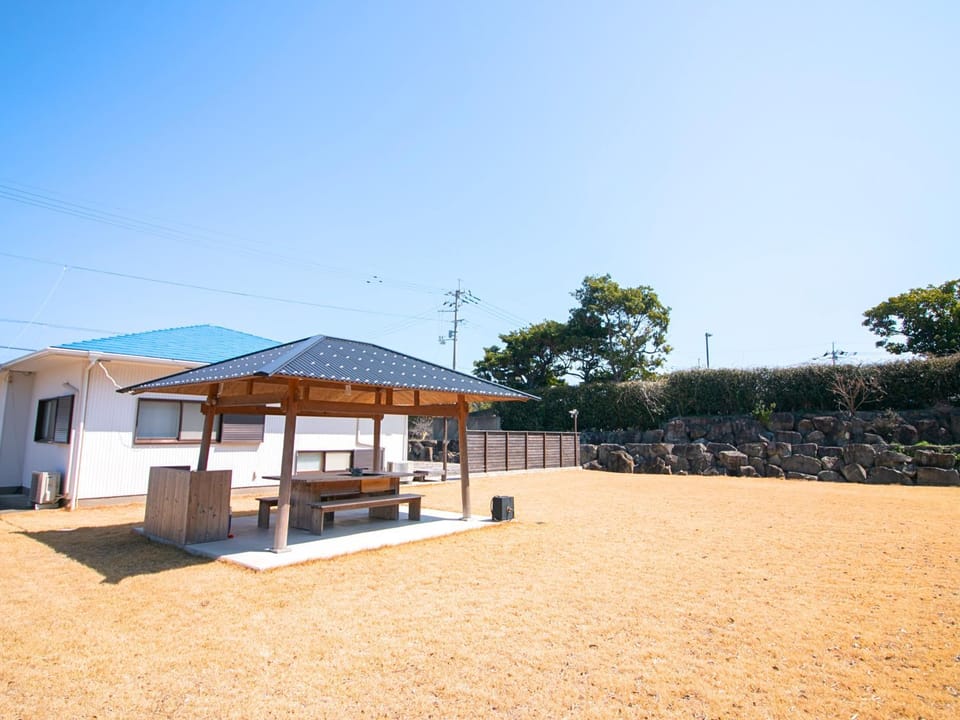 Property building, Day, BBQ facilities, Balcony/Terrace