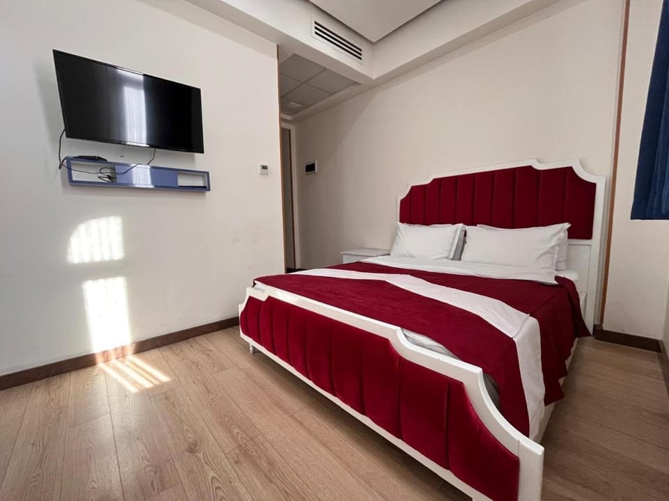 Restaurant/places to eat, Bed, TV and multimedia, air conditioner