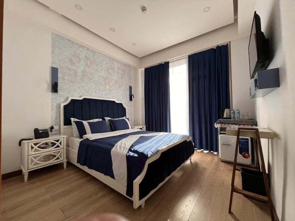 Restaurant/places to eat, Bed, TV and multimedia, Photo of the whole room
