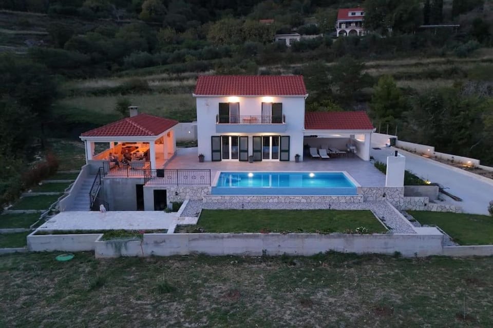 Secluded house - guaranteed privacy - heated pool Villa in Split-Dalmatia County