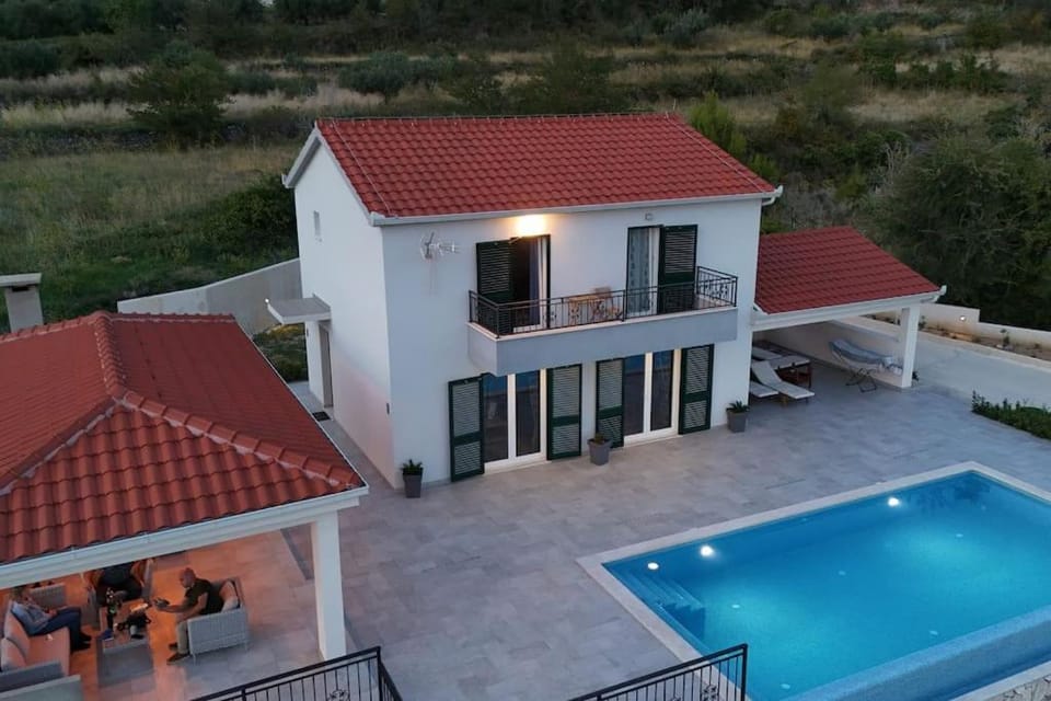Secluded house - guaranteed privacy - heated pool Villa in Split-Dalmatia County
