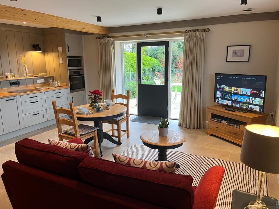 Luxury Cotswold Cottage in Ewen near Wild Duck Inn Villa in Cotswold District