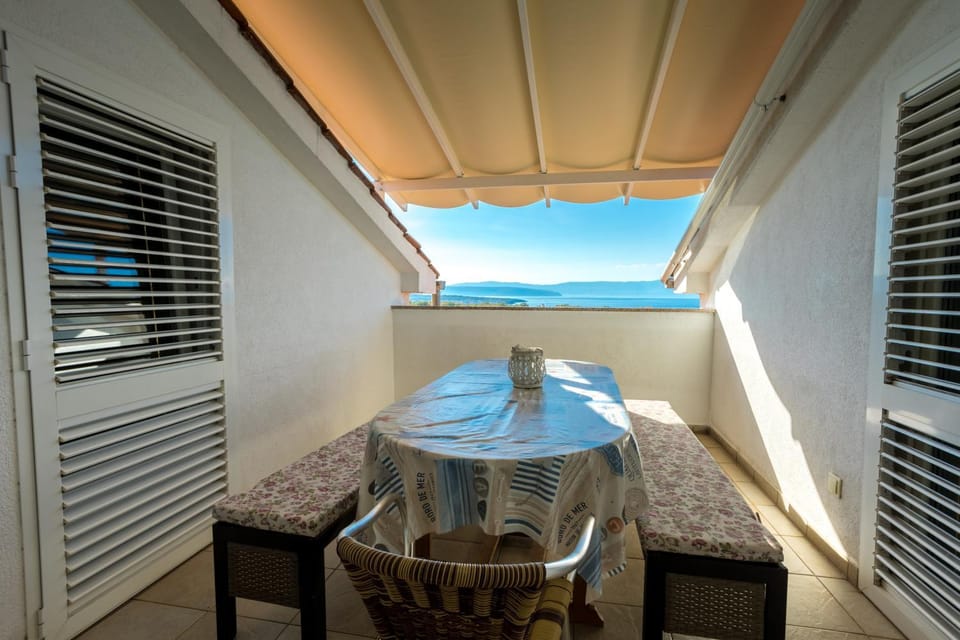 View (from property/room), Balcony/Terrace, Living room, Seating area, Dining area, Sea view