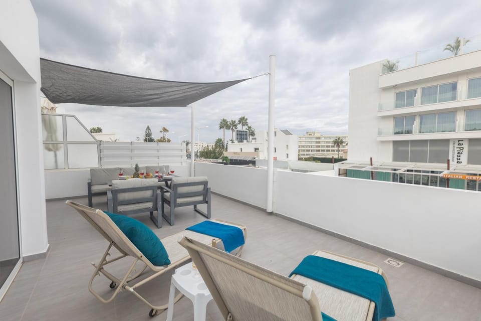 Property building, Patio, Day, View (from property/room), Balcony/Terrace, sunbed