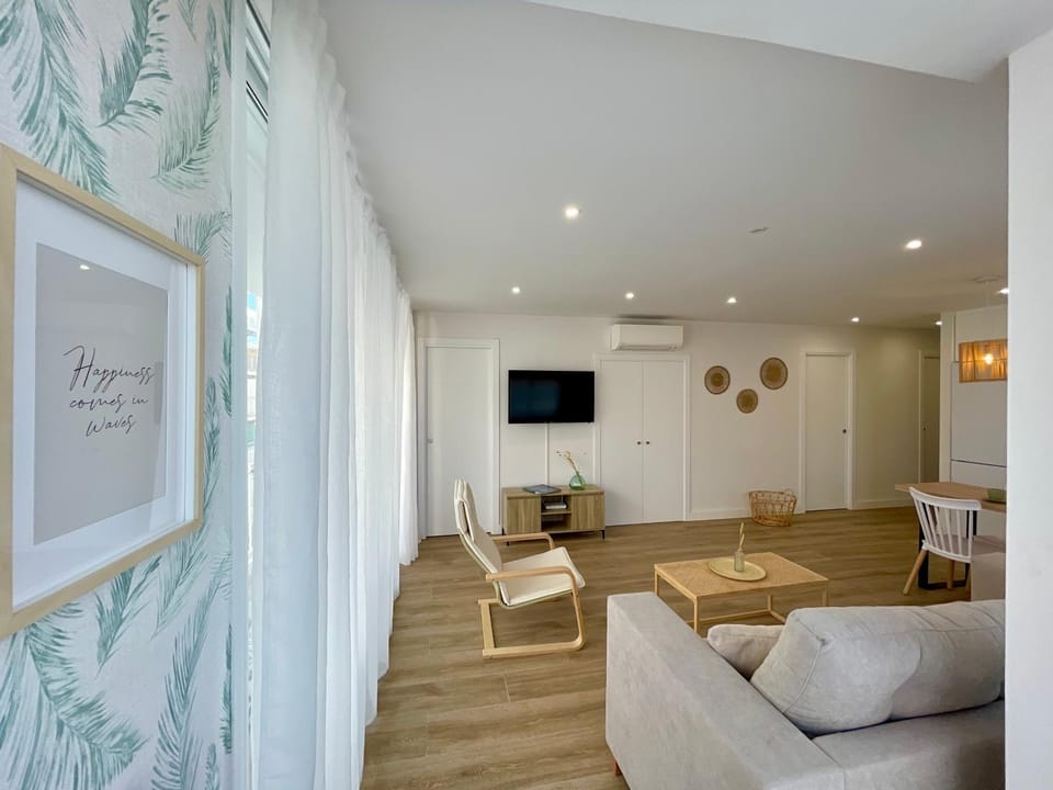 Living room, Dining area, Mountain view, Sea view, Street view, air conditioner