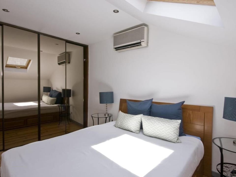Bed, TV and multimedia, Photo of the whole room, Bedroom, air conditioner