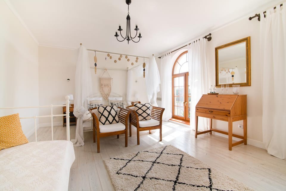 Bed, Photo of the whole room, Seating area, Bedroom