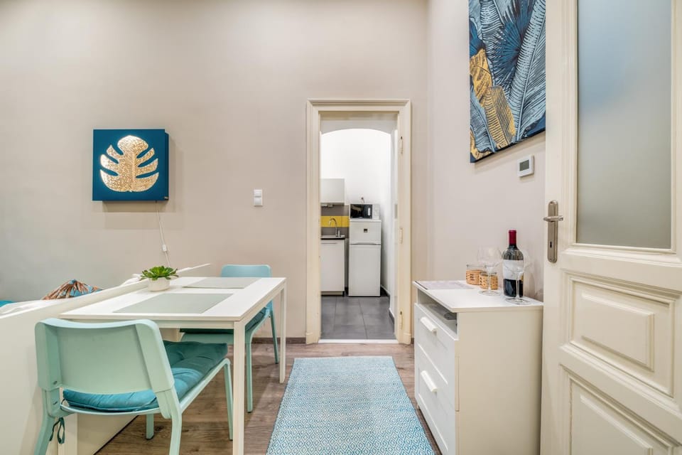 Cosy Corner - Erzsébet BLVD Apartment in Budapest