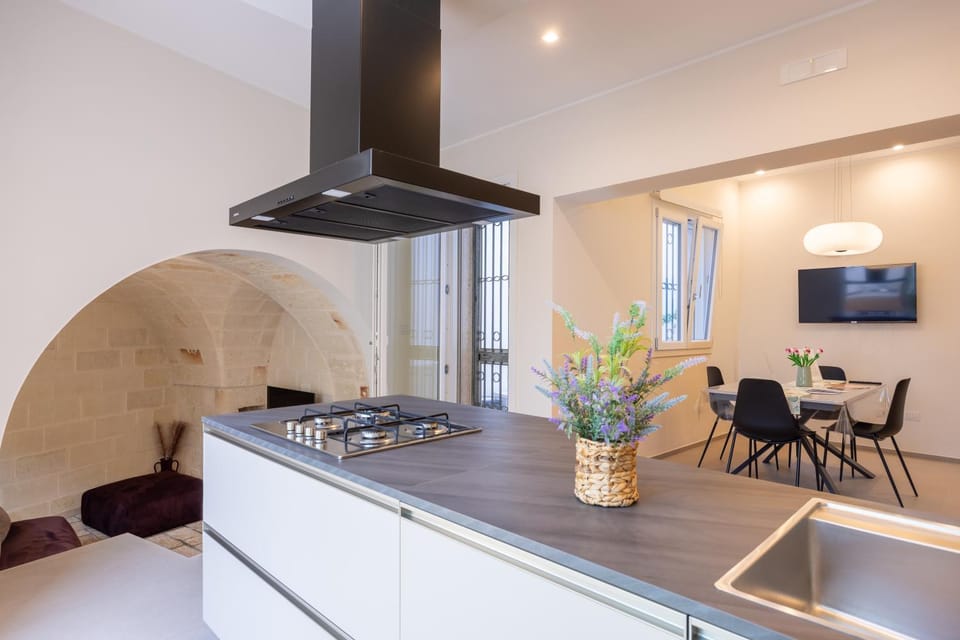 TV and multimedia, Kitchen or kitchenette, Dining area, stove