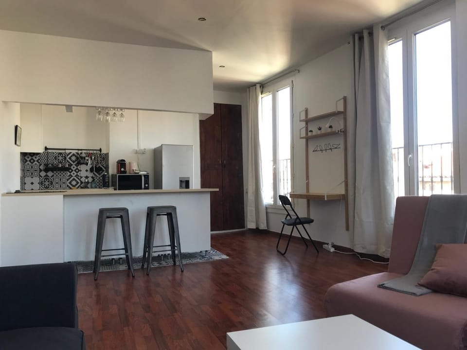 Kitchen or kitchenette, Seating area, Dining area