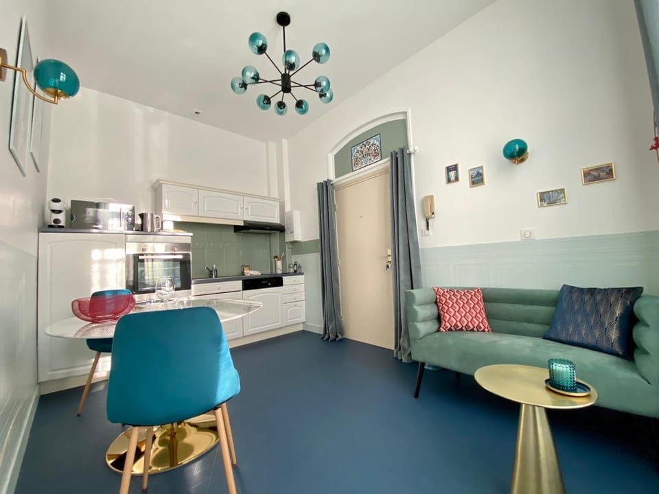 Living room, Dining area