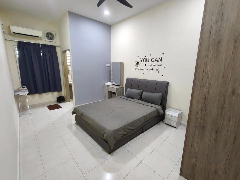 My Homestay Sitiawan - Astronaut Space House 8 Pax House in Perak