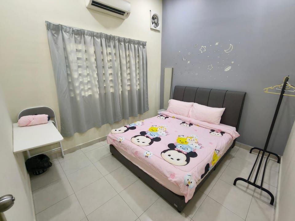 My Homestay Sitiawan - Astronaut Space House 8 Pax House in Perak
