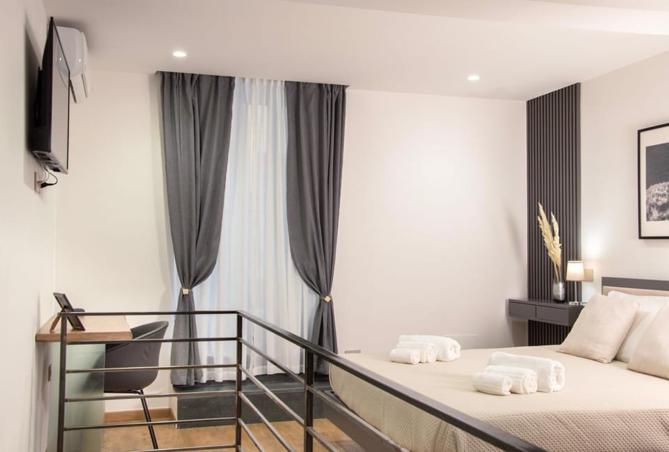 Bed, TV and multimedia, Balcony/Terrace, Photo of the whole room, Bedroom