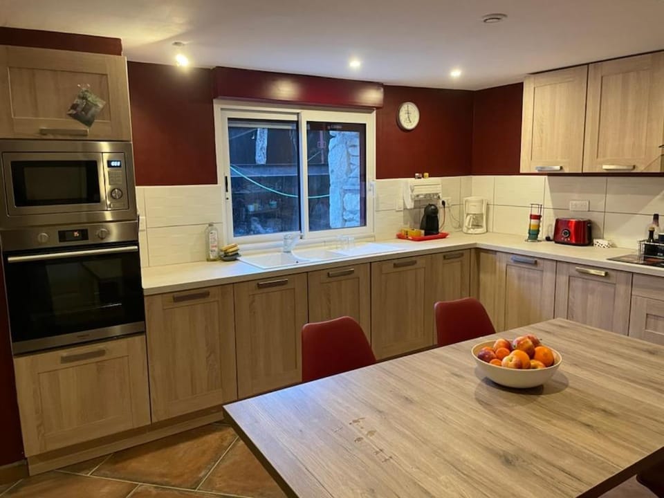 Coffee/tea facilities, Kitchen or kitchenette, dishwasher, minibar, pet friendly, stove, toaster
