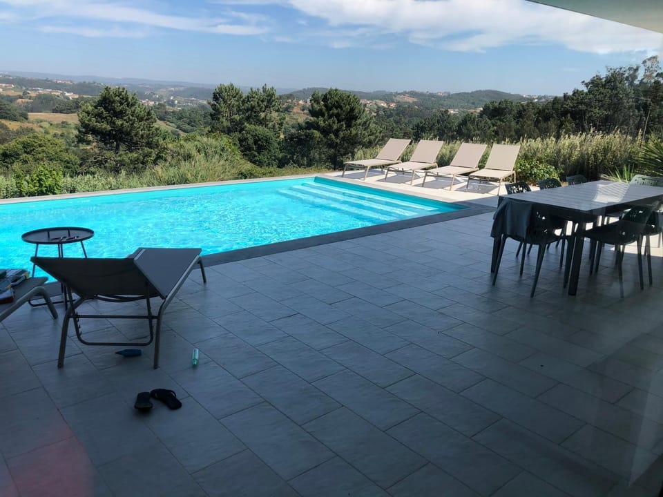 Day, Natural landscape, Dining area, Mountain view, Pool view, Swimming pool, sunbed