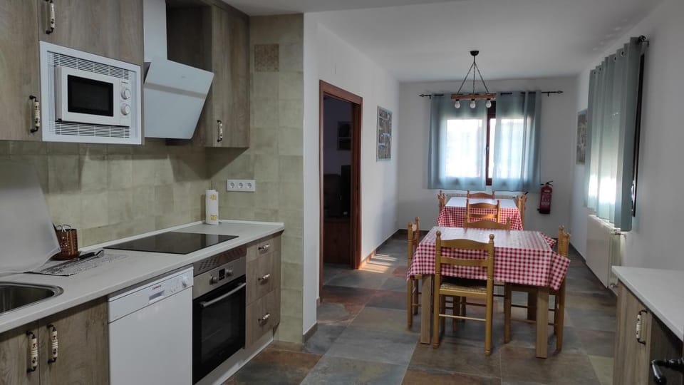 Kitchen or kitchenette, Communal kitchen