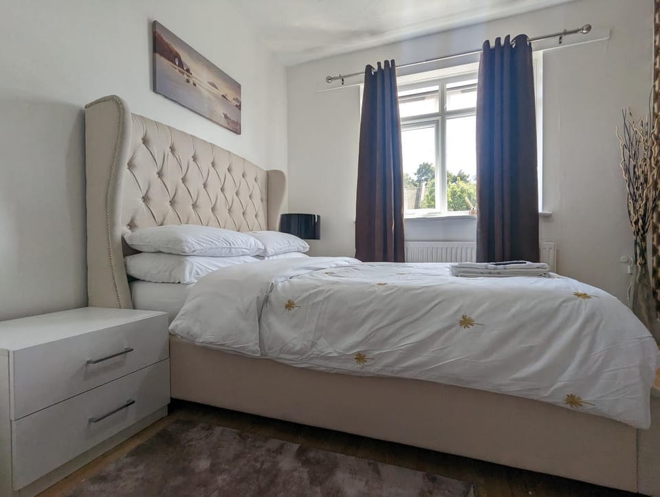 The Saxon Rooms Bed and Breakfast in Barking