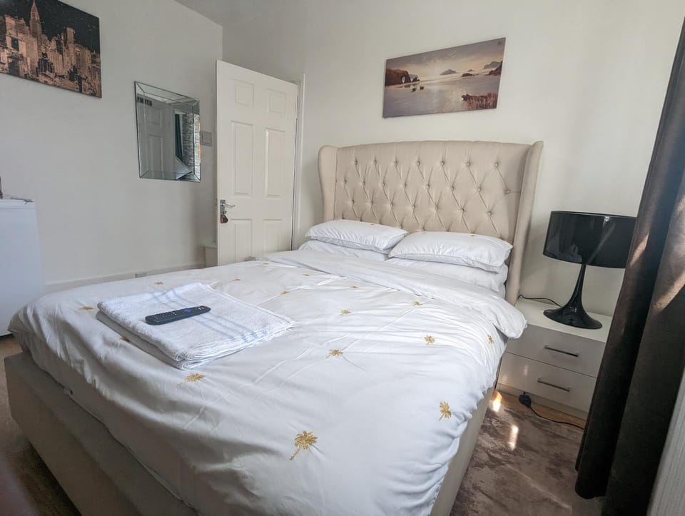 The Saxon Rooms Bed and Breakfast in Barking