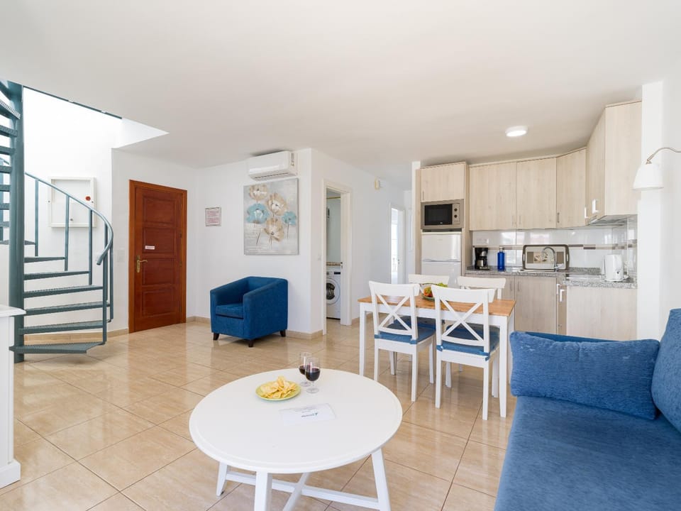 Living room, Dining area, kitchen