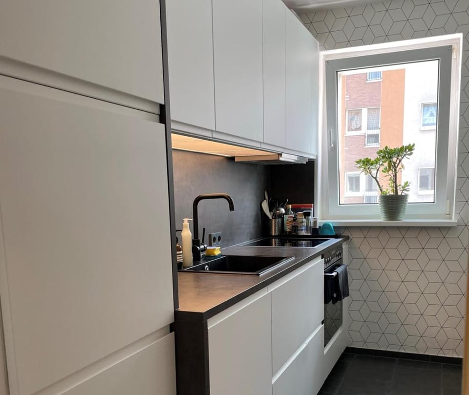 Kitchen or kitchenette, pet friendly, stove
