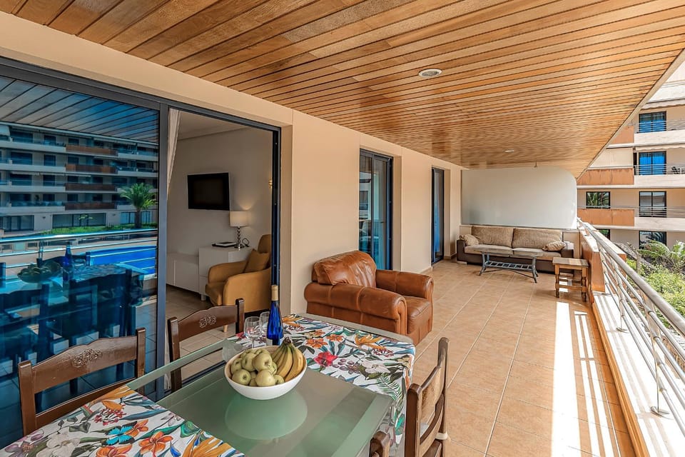 Cozy Holiday Home 2 Bed 2 Bath Balcon Los Gigantes Apartment in Acantilados de Los Gigantes