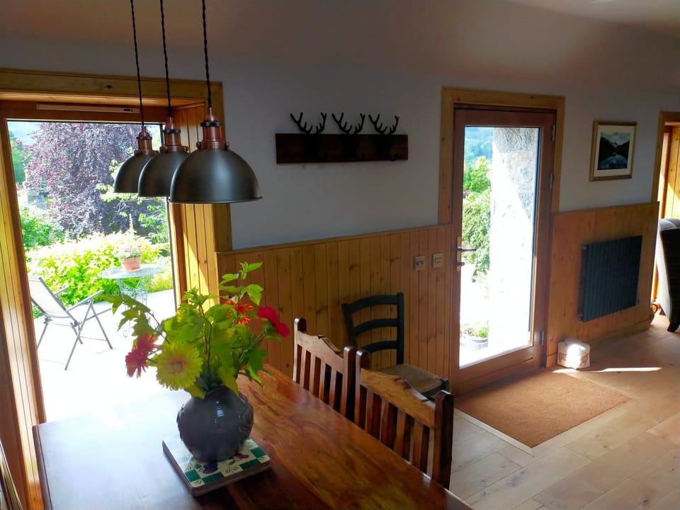 Braeside Cottage - Adorable 2 Bedroom Eco-Friendly Character Cottage House in Pitlochry