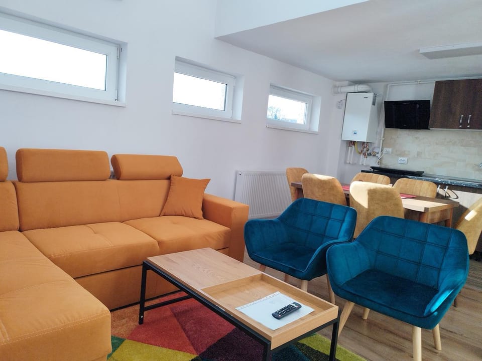 TV and multimedia, Kitchen or kitchenette, Living room, Seating area