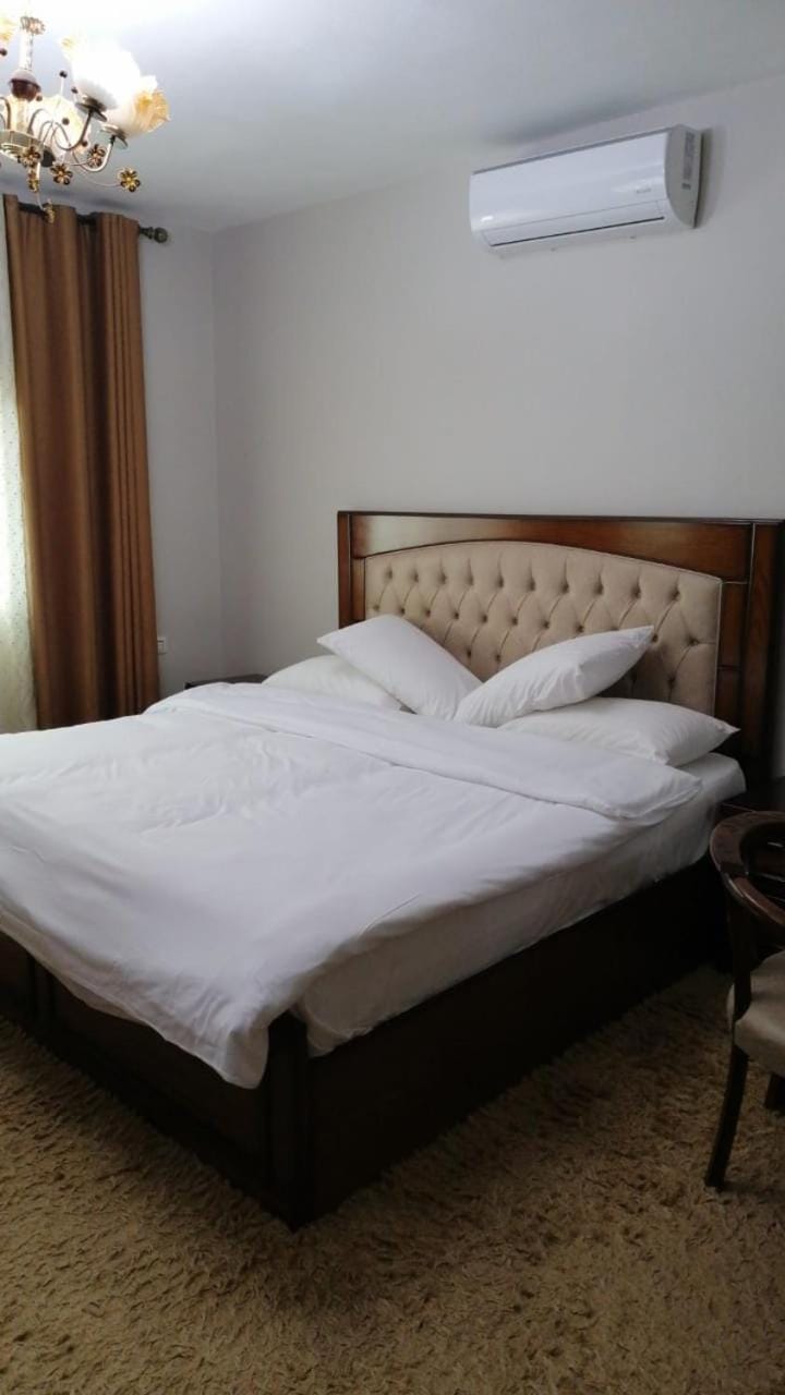 Bedroom, air conditioner