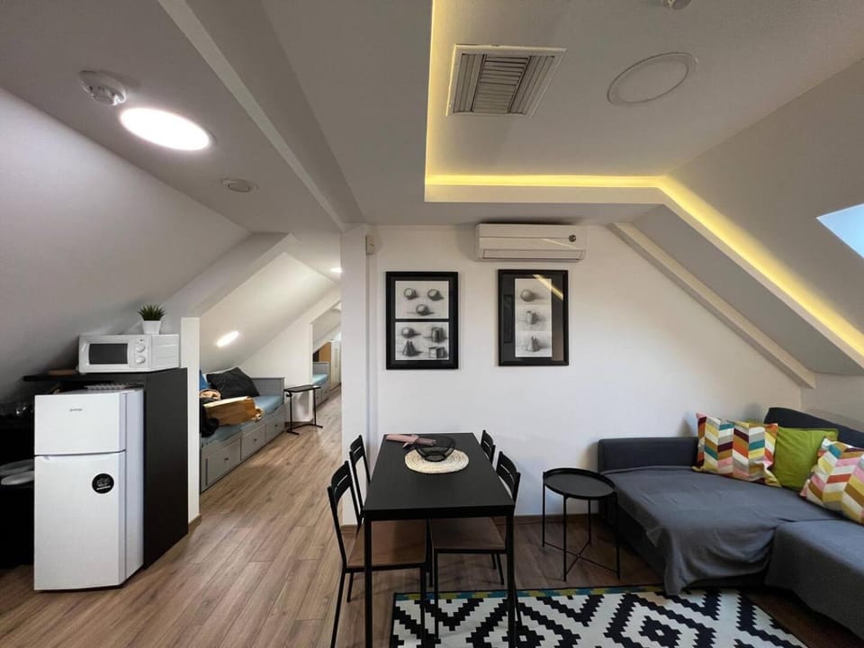 Kitchen or kitchenette, Living room, Dining area, minibar