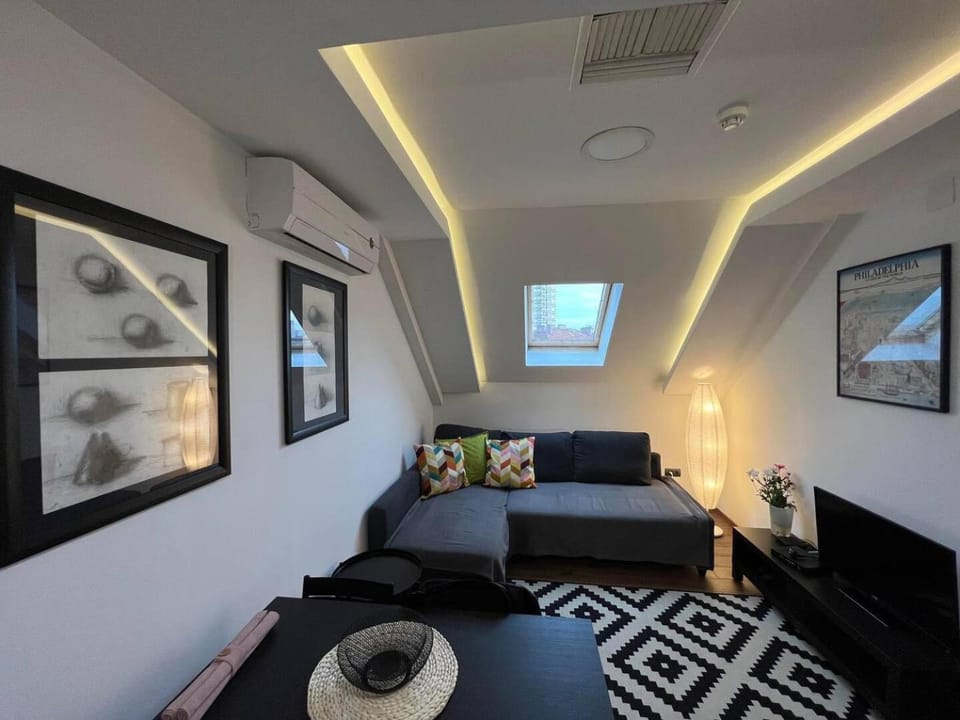 TV and multimedia, Seating area