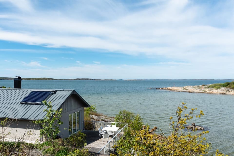Property building, Spring, Day, Natural landscape, View (from property/room), Balcony/Terrace, Sea view