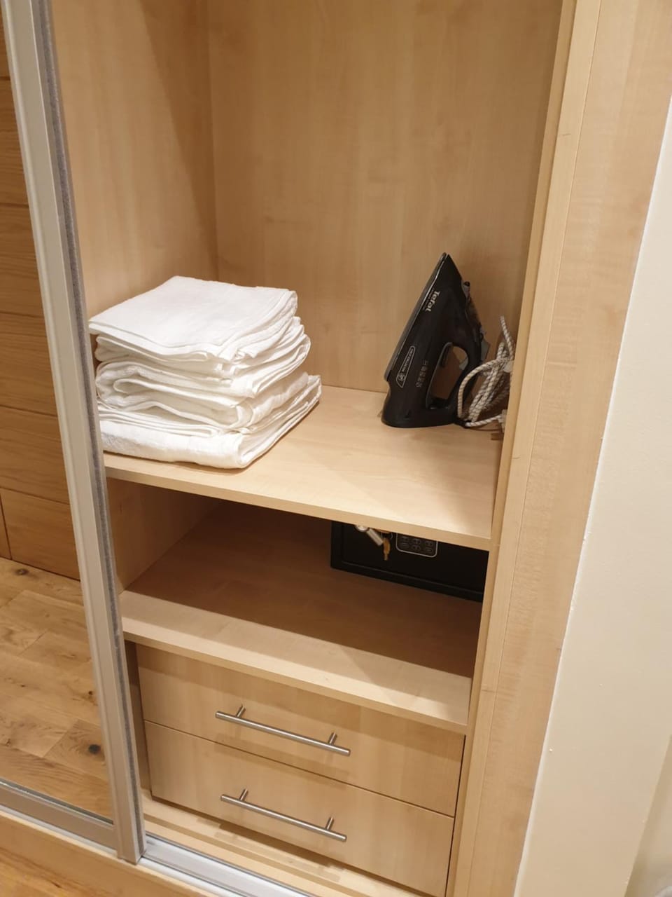 London Luxury 1 bed flat 4 mins to Ilford Stn - kitchen, garden, parking, WiFi Apartment in Ilford