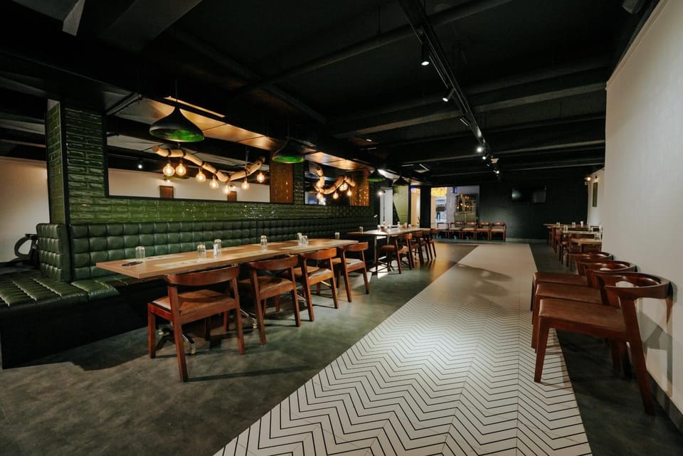 Restaurant/places to eat, Seating area