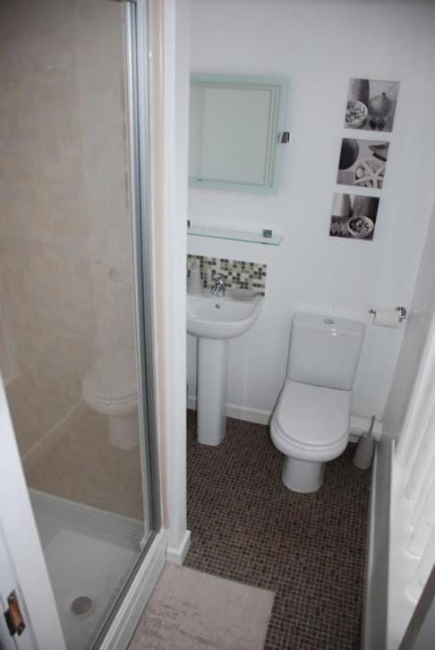 Shower, Toilet