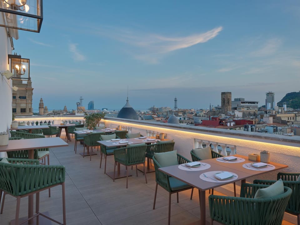 Restaurant/places to eat, Balcony/Terrace