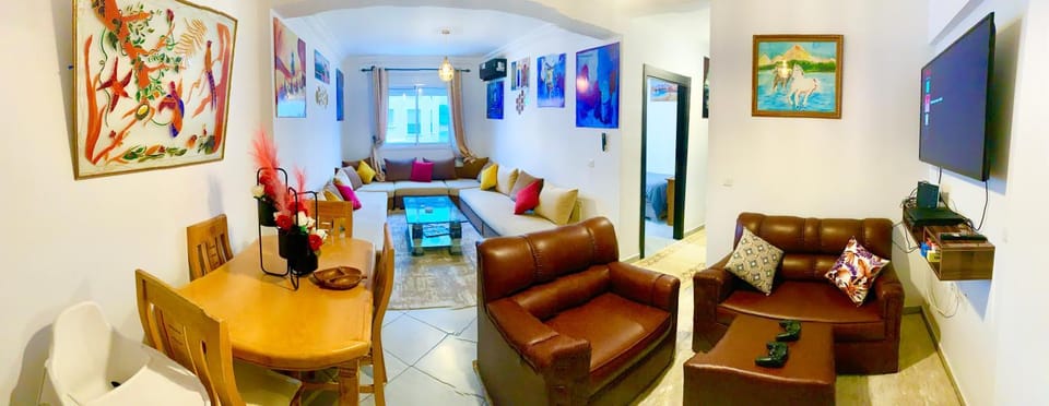 Communal lounge/ TV room, TV and multimedia, Living room, Seating area, Dining area, Evening entertainment