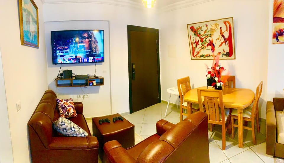Communal lounge/ TV room, TV and multimedia, Living room, Seating area, Dining area, Evening entertainment