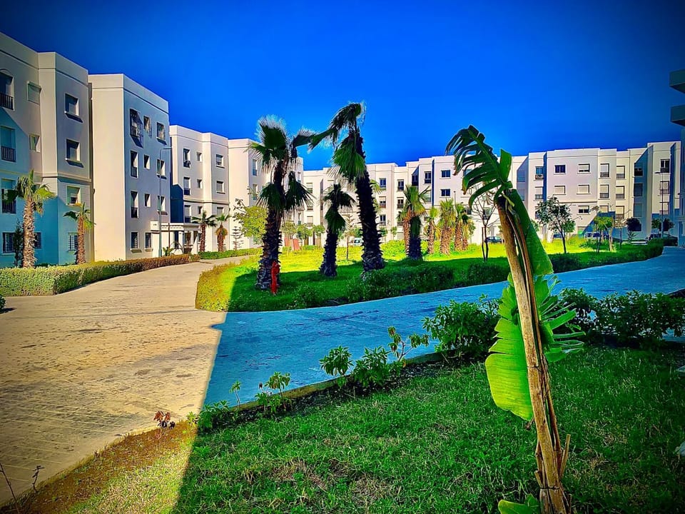 Property building, Spring, Day, Natural landscape, Garden, Balcony/Terrace, Garden view