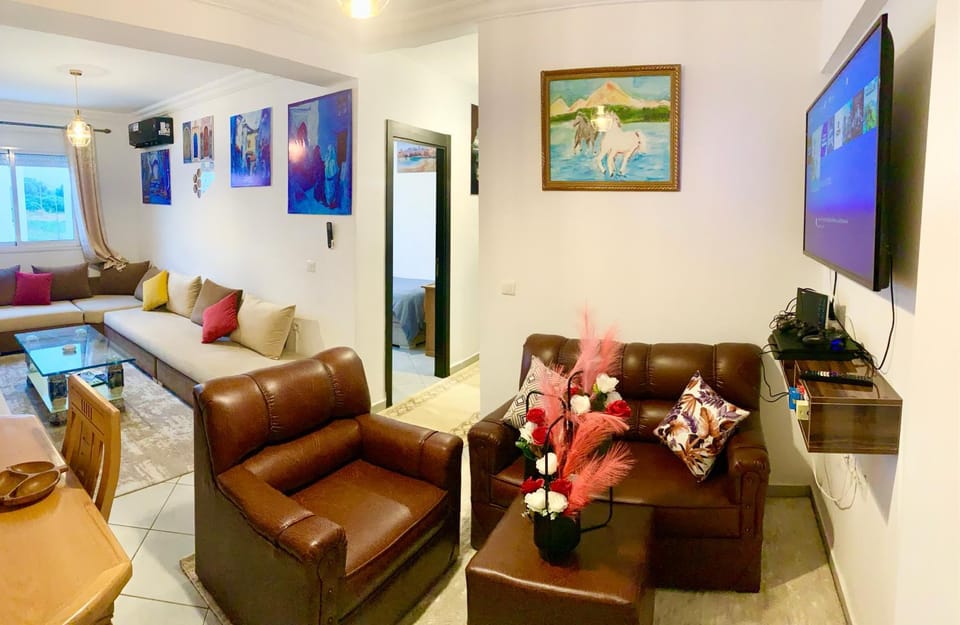 Communal lounge/ TV room, TV and multimedia, Living room, Seating area, Evening entertainment
