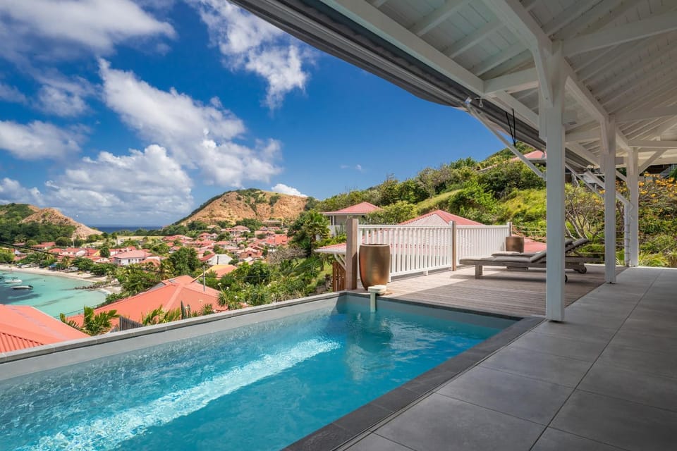 Property building, Patio, Day, Natural landscape, View (from property/room), Balcony/Terrace, Mountain view, Pool view, Swimming pool, sunbed