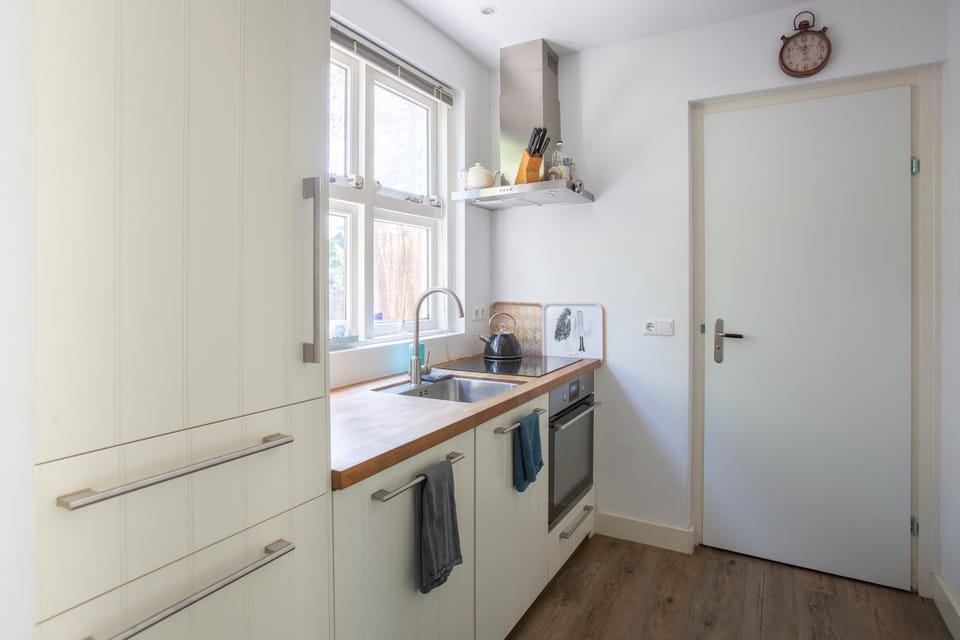 Coffee/tea facilities, Kitchen or kitchenette, dishwasher, stove, kitchen, kitchen