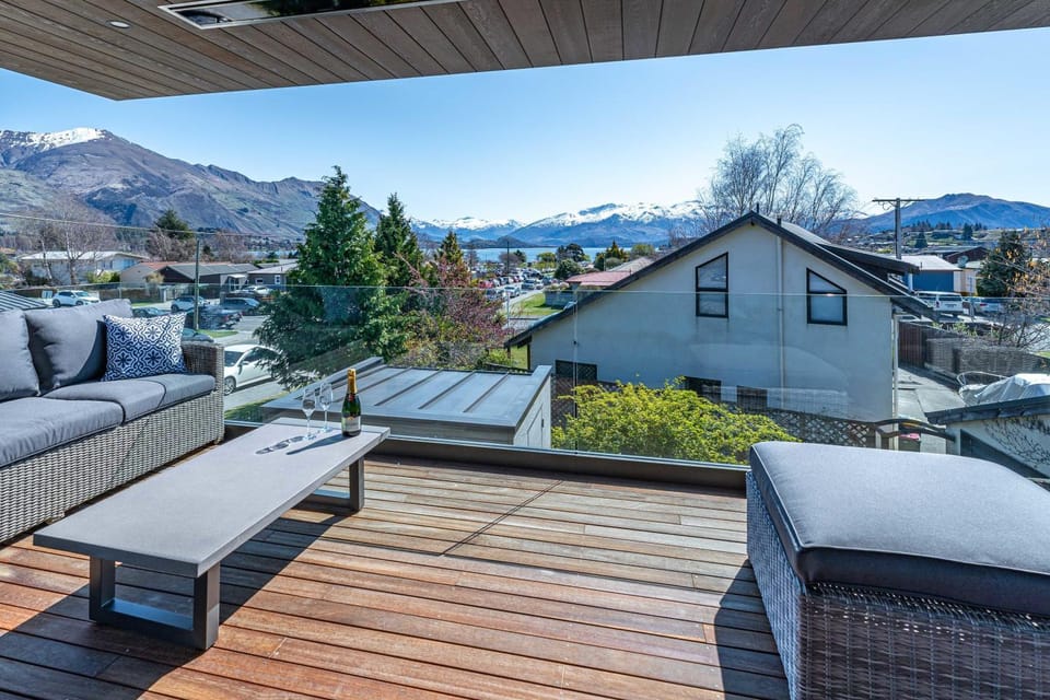 Central Vista in Wanaka House in Wanaka