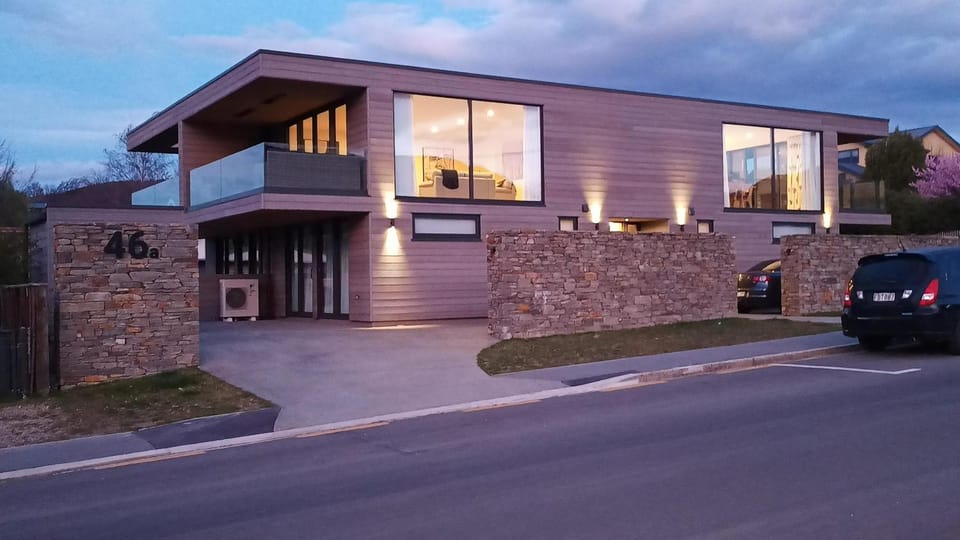 Central Vista in Wanaka House in Wanaka