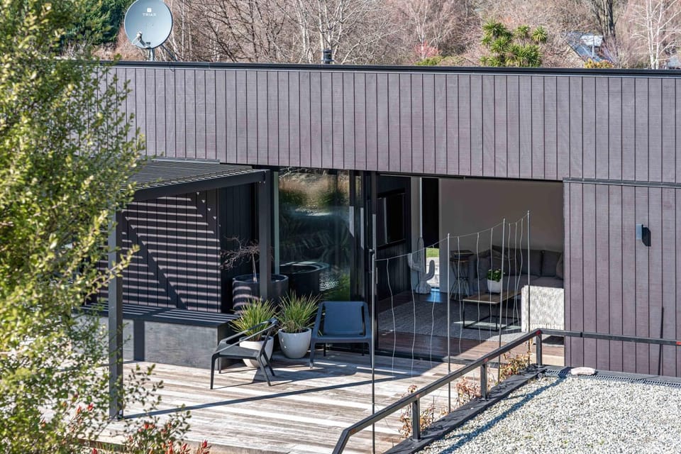 Noir South Retreat House in Wanaka