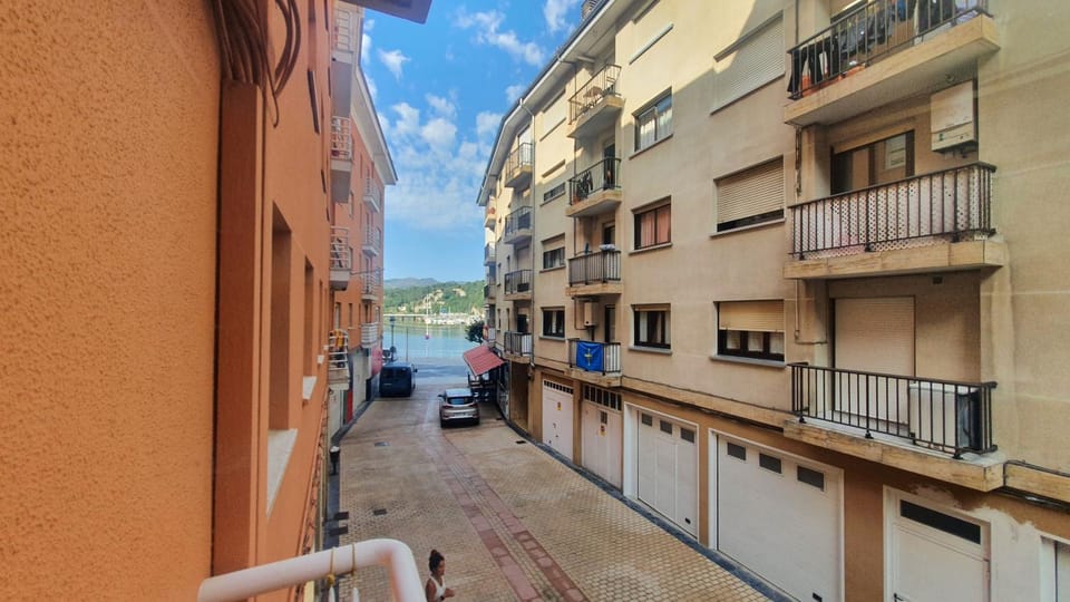 Day, Neighbourhood, View (from property/room), Balcony/Terrace, City view, Street view, Location