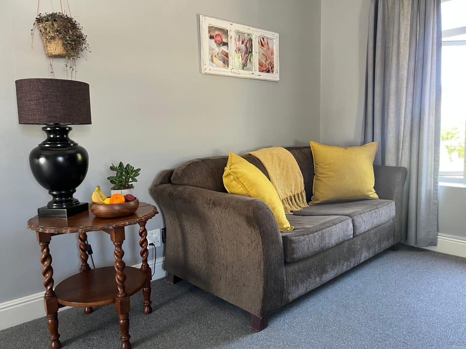 Esme Road - WE HAVE NO LOADSHEDDING! Apartment in Cape Town