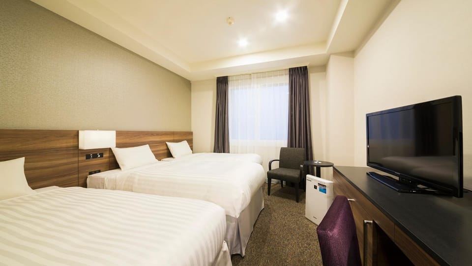 Bed, TV and multimedia, Bedroom