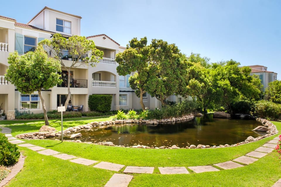 Property building, Day, Garden, Garden view